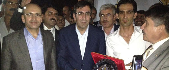 Yunus bolluk`a, teşekkür plaketi