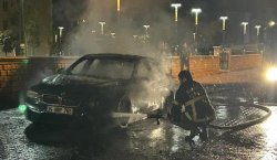 Bingöl`de seyir halindeki araç alev aldı