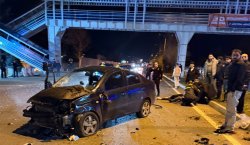 Feci kaza! Bariyerleri aşıp karşı şeride geçti! 2 yaralı