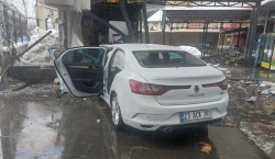 Kontrolü kaybetti, lokantaya daldı! 5 yaralı