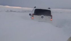 Bingöl`de tipi nedeniyle mahsur kalan araçlar kurtarıldı