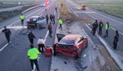 Yardım için durdu, kazaya karıştı: 6 yaralı